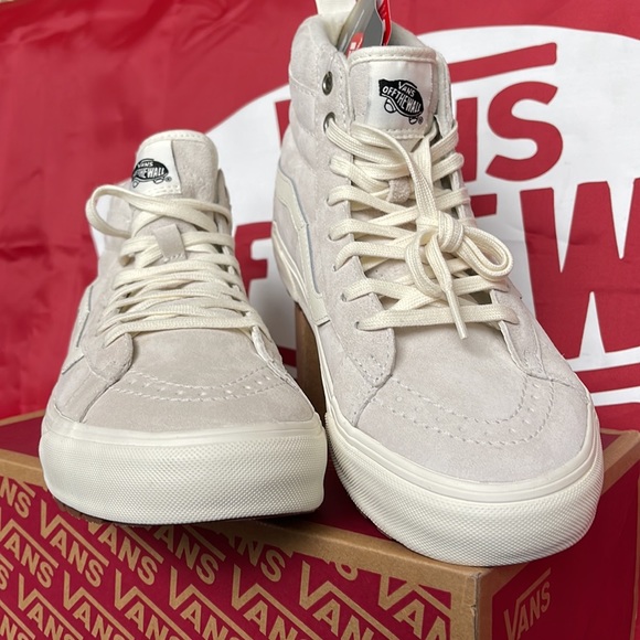Vans Sk8-Hi Mte-1
Marshmallow/Marshmallow
MAInA5H7YQC5
WMNS boots - sneakers - Picture 7 of 16